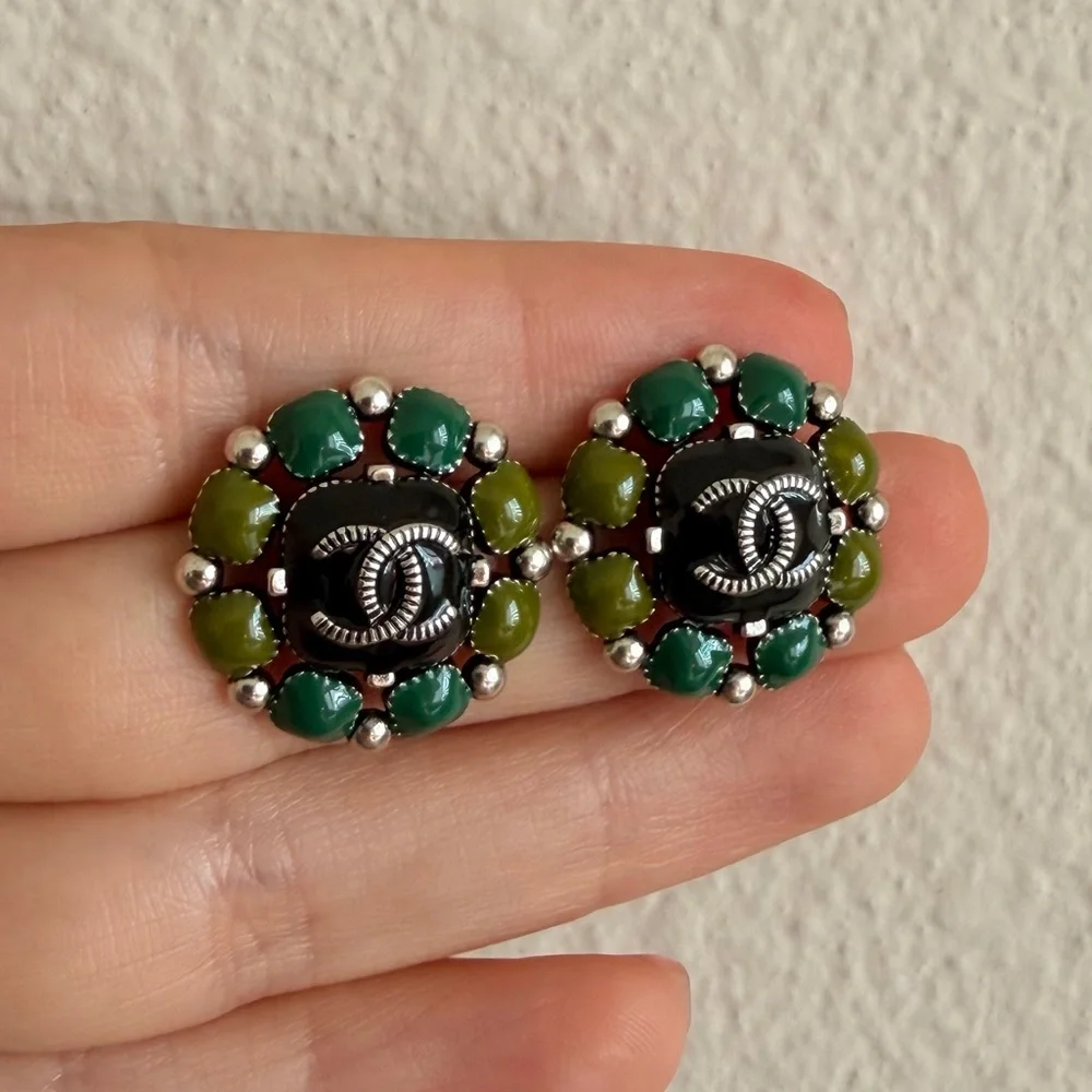 💚Chanel CC Enamel Floral Stud Earrings☘️ - Picture 3 of 13